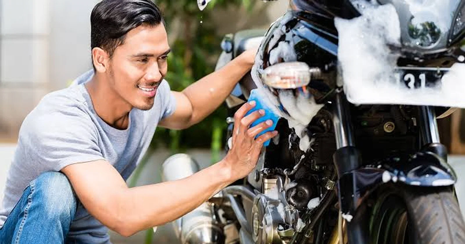 Illustration for Cara Mencuci Motor yang Benar Tanpa Merusak
