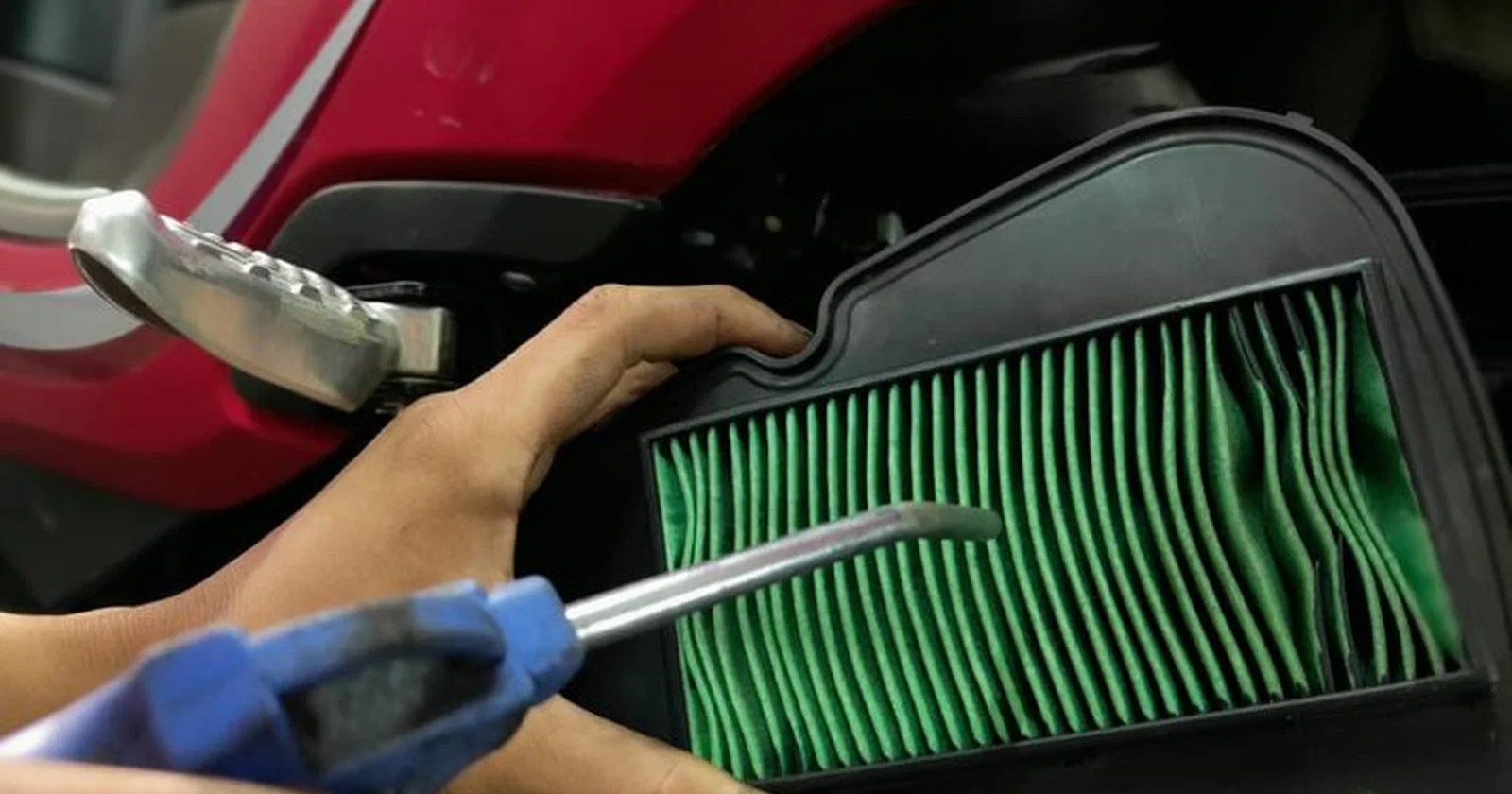 Illustration for Fungsi Filter Udara Motor dan Kapan Harus Diganti