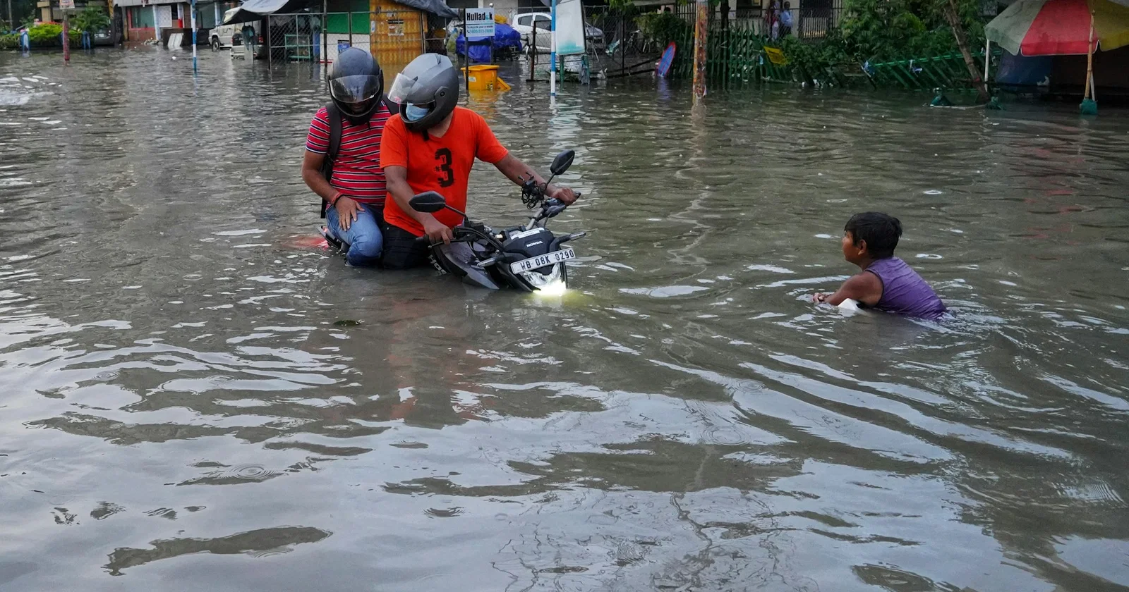 Illustration for Cara Merawat Motor Kena Banjir Supaya Tidak Rusak Parah