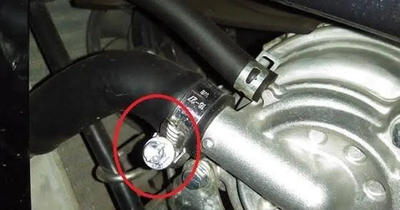 Illustration for Ciri Selang Radiator Motor Bocor atau Retak